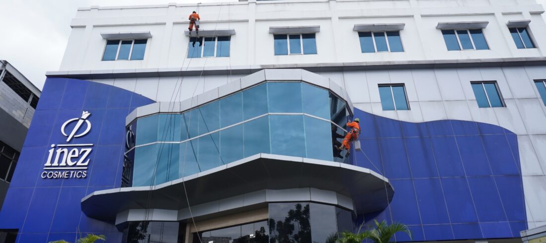 facade cleaning jasa pembersihan kaca gedung