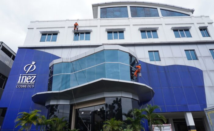 facade cleaning jasa pembersihan kaca gedung
