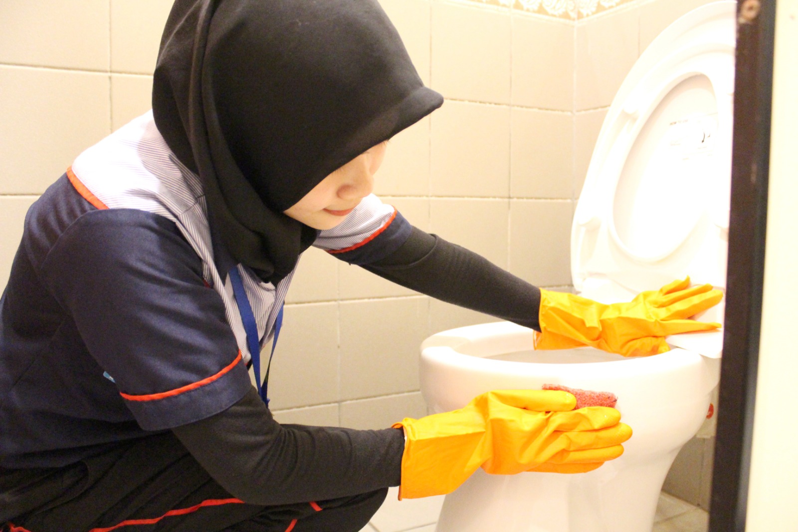 Cara Membersihkan Toilet Berkerak Membandel Agar Nyaman